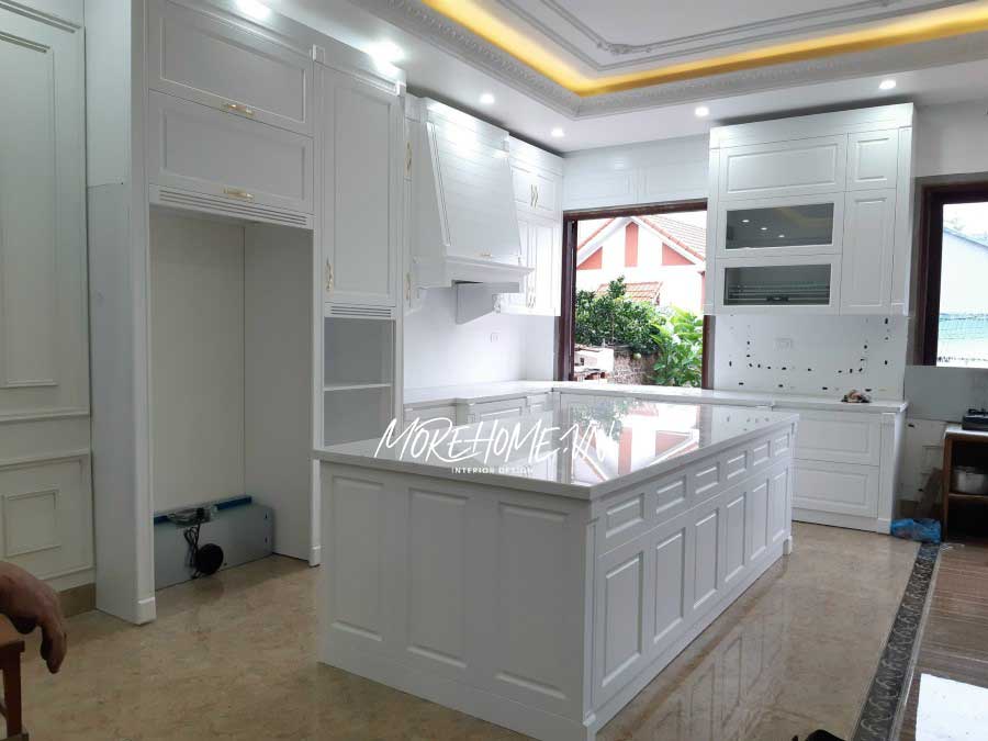 Tủ bếp gỗ tự nhiên sơn trắng
